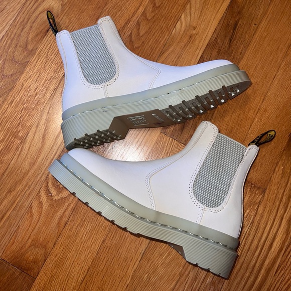 Dr Marten Chelsea boot - Picture 5 of 9